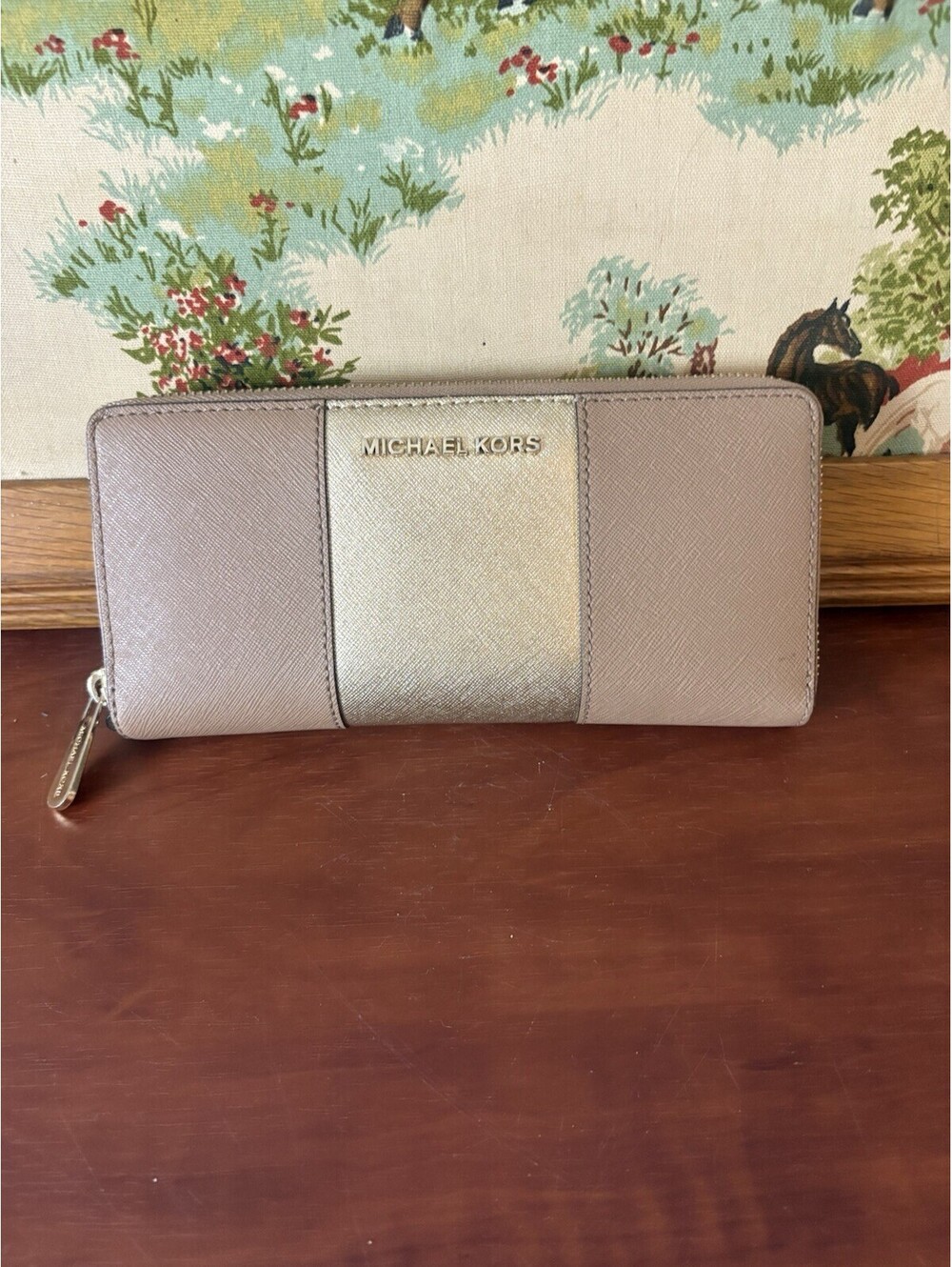 MICHAEL KORS MET Center Stripe MK Travel Wallet Clutch Gold Saffiano Leather
